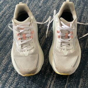 Saucony Hurricane 24 Woman’s White Running Walking Shoes